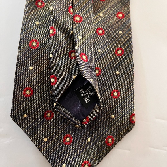 BNWT Guy Laroche  Mens Silk tie mini florets prints 100 💯 % Silk - Picture 4 of 9